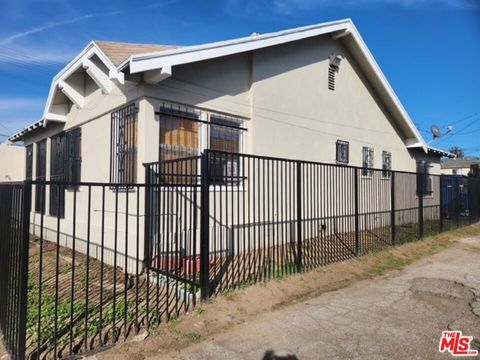 Photo of 5806 3rd Avenue, Los Angeles, CA 90043 (MLS # 26652927)