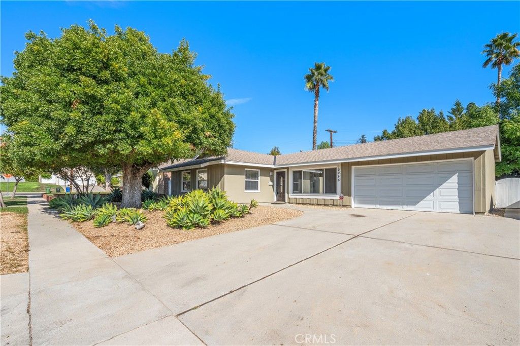 Photo of 10048 Delco, Chatsworth, CA 91311 (MLS # OC25256342)