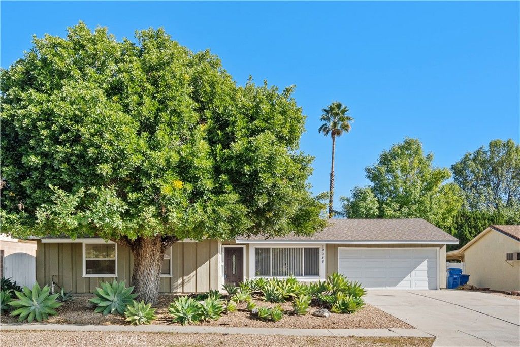 Photo of 10048 Delco, Chatsworth, CA 91311 (MLS # OC25256342)