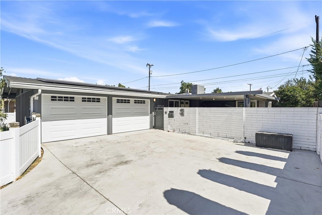 1816 E Santa Ana