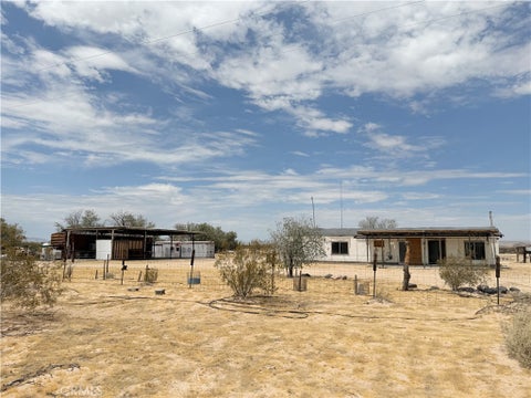 Photo of 48924 Bedford Dr, Newberry Springs, CA 92365 (MLS # HD26226811)