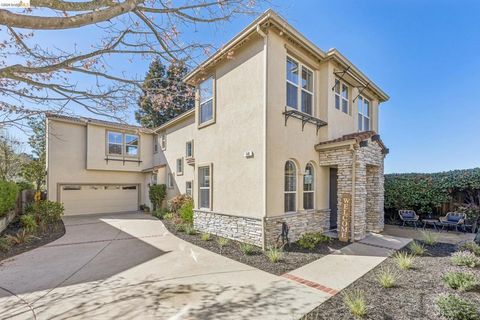 Photo of 548 548 Gabriel Ct Ct, Walnut Creek, CA 94597 (MLS # 41126242)