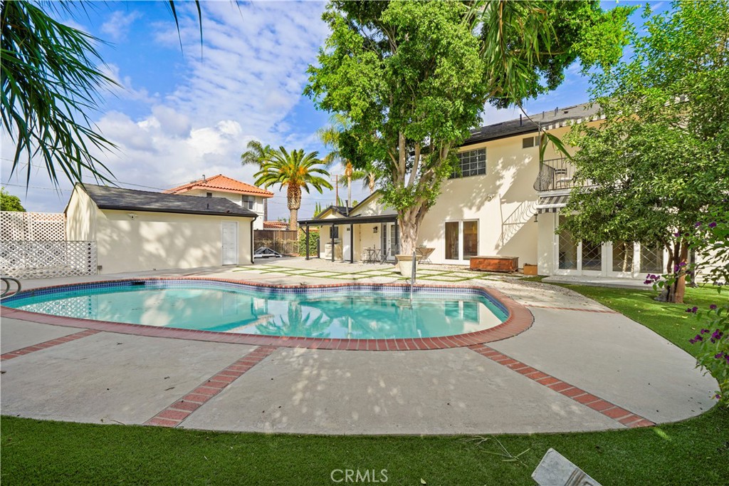Properties 1 7425 Vanalden Avenue