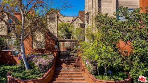 Photo of 835 S Lucerne Boulevard #205, Los Angeles, CA 90005 (MLS # 26873243)
