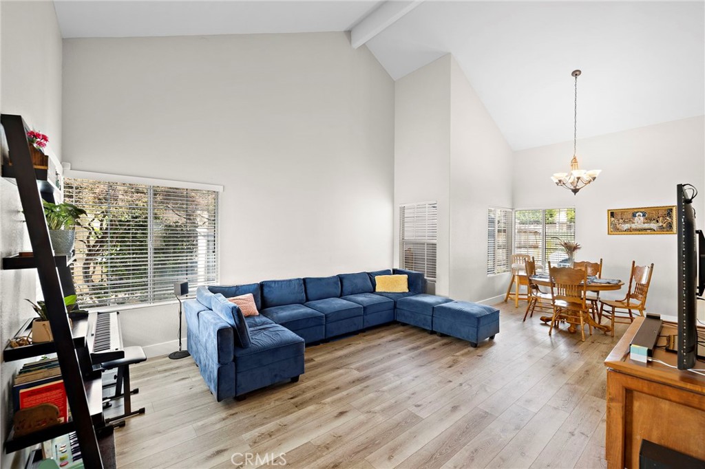 39654 Avenida Miguel Oeste