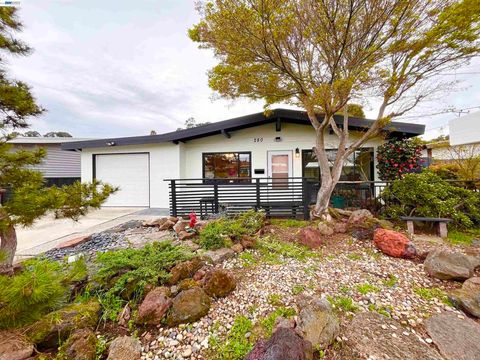 Photo of 280 280 Calais Dr Dr, Pinole, CA 94564 (MLS # 41124797)