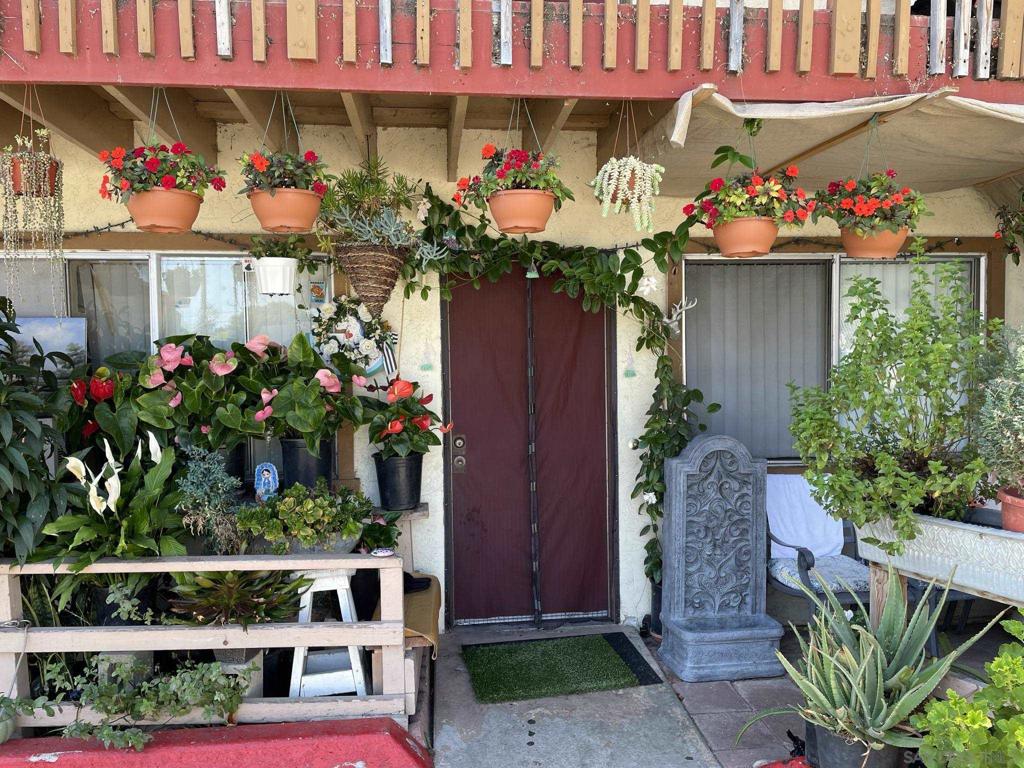 468 W Los Angeles Dr.