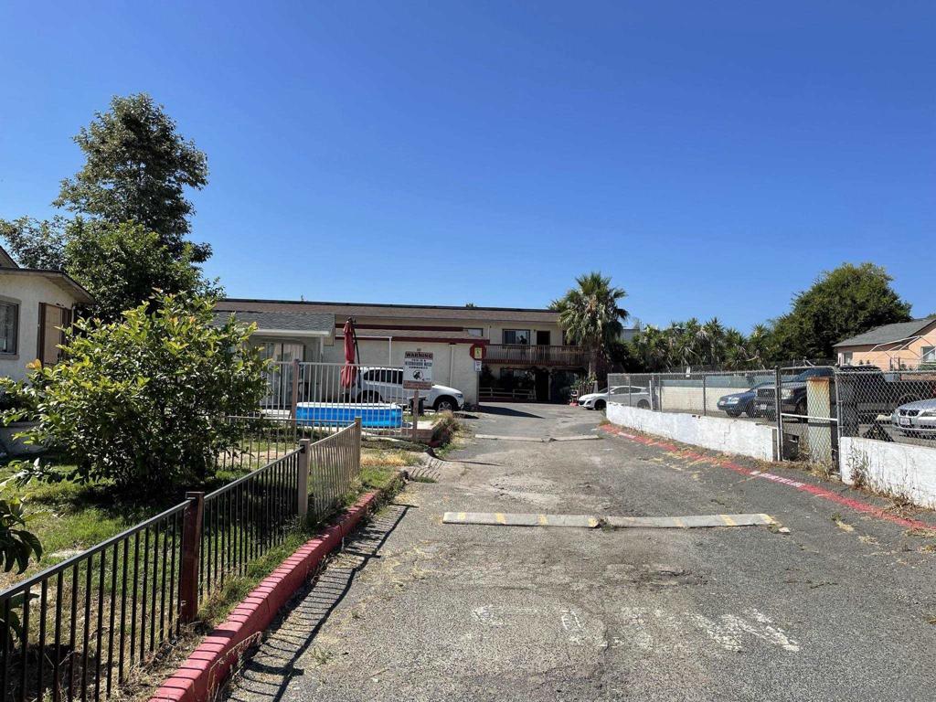 468 W Los Angeles Dr.