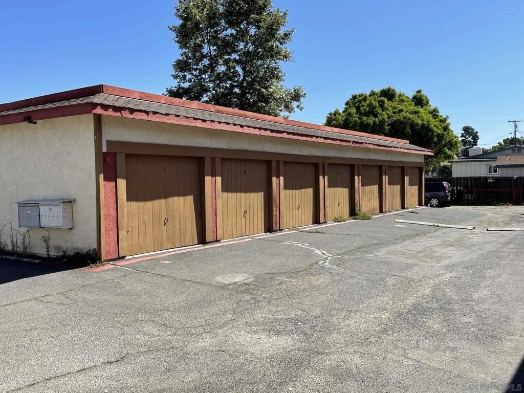 468 W Los Angeles Dr.
