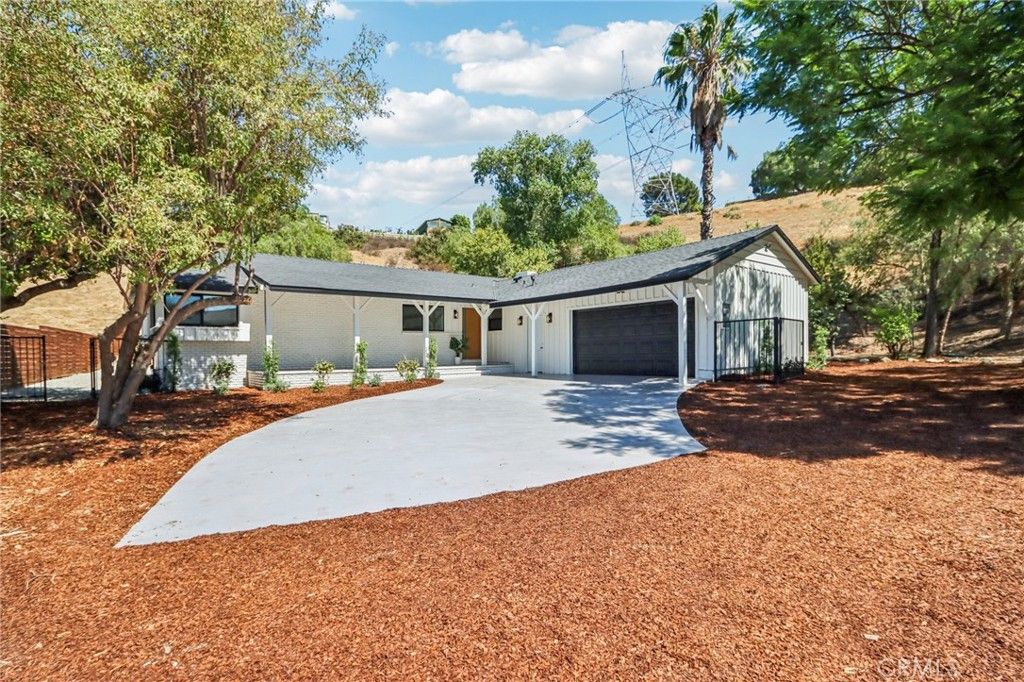 Photo of 11060 Vanda Way, Shadow Hills, CA 91352 (MLS # SR25242136)