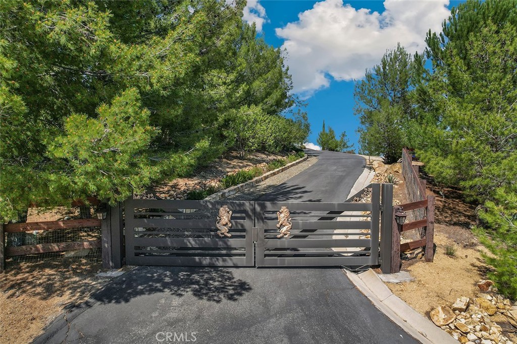 38355 Vista Del Bosque