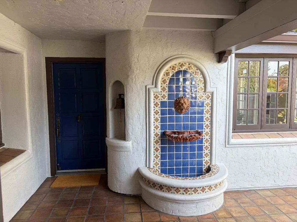 Photo of 2485 Sharon Oaks Drive, Menlo Park, CA 94025 (MLS # ML82063541)