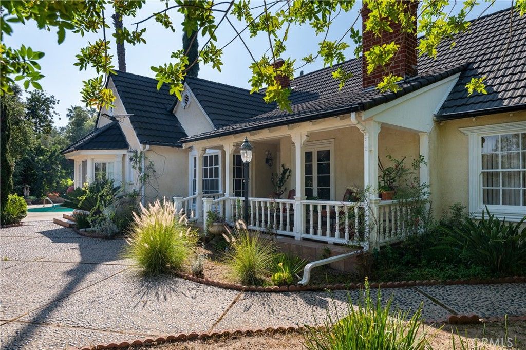 Photo of 1535 Royal Boulevard, Glendale, CA 91207 (MLS # GD26065149)