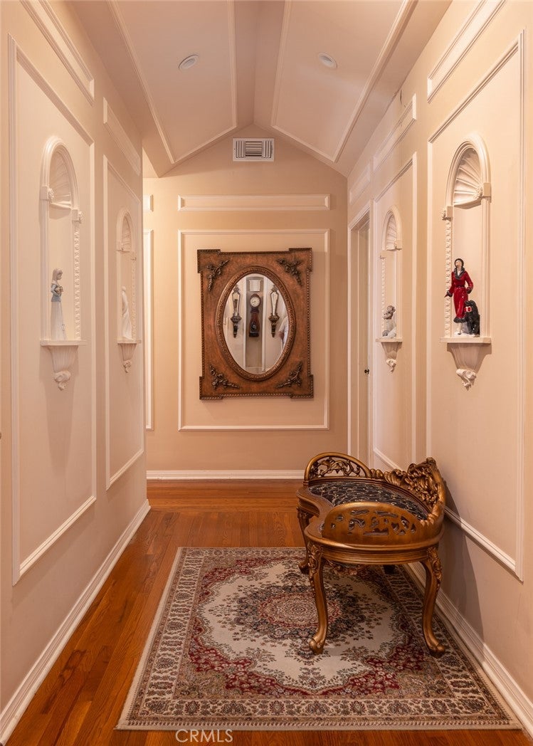 Glendale, California, 91207, United States, 4 Bedrooms Bedrooms, ,4 BathroomsBathrooms,Residential,Active,2030572