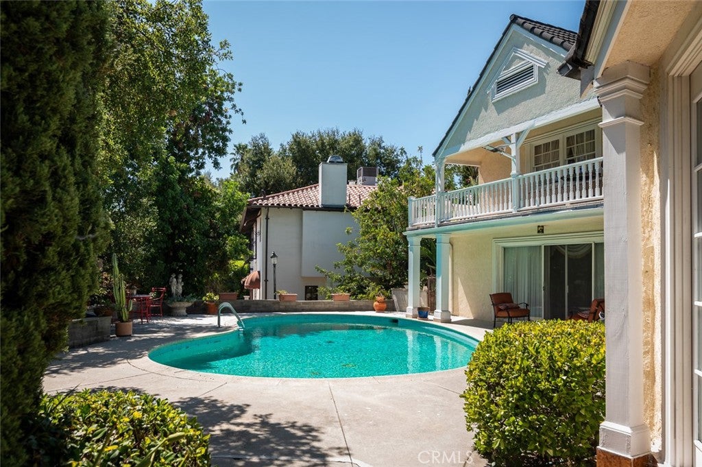 Glendale, California, 91207, United States, 4 Bedrooms Bedrooms, ,4 BathroomsBathrooms,Residential,Active,2030572