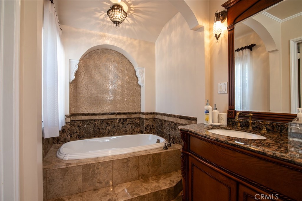 Glendale, California, 91207, United States, 4 Bedrooms Bedrooms, ,4 BathroomsBathrooms,Residential,Active,2030572
