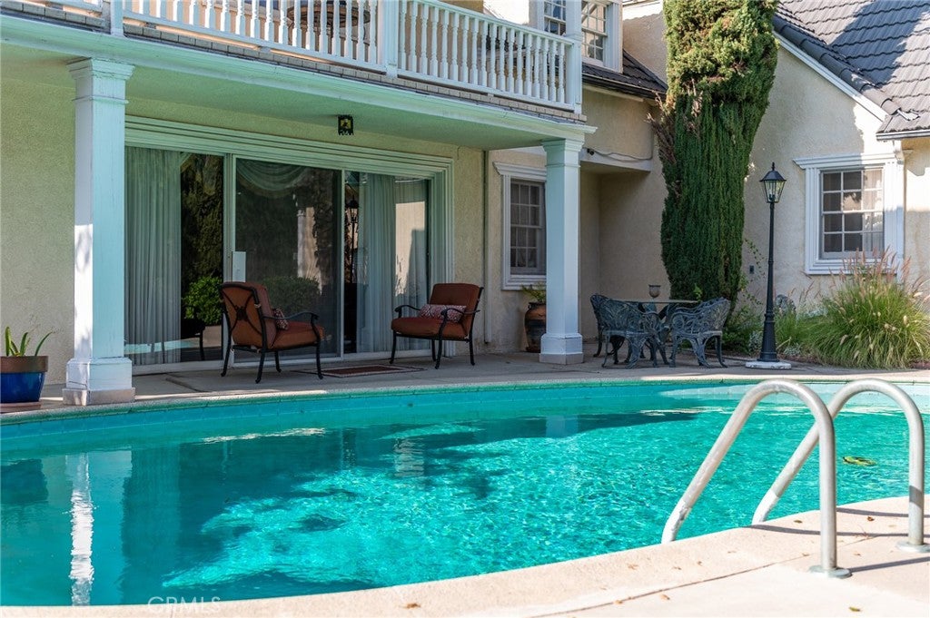 Glendale, California, 91207, United States, 4 Bedrooms Bedrooms, ,4 BathroomsBathrooms,Residential,Active,2030572