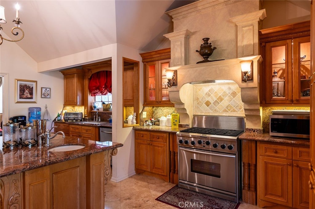 Glendale, California, 91207, United States, 4 Bedrooms Bedrooms, ,4 BathroomsBathrooms,Residential,Active,2030572