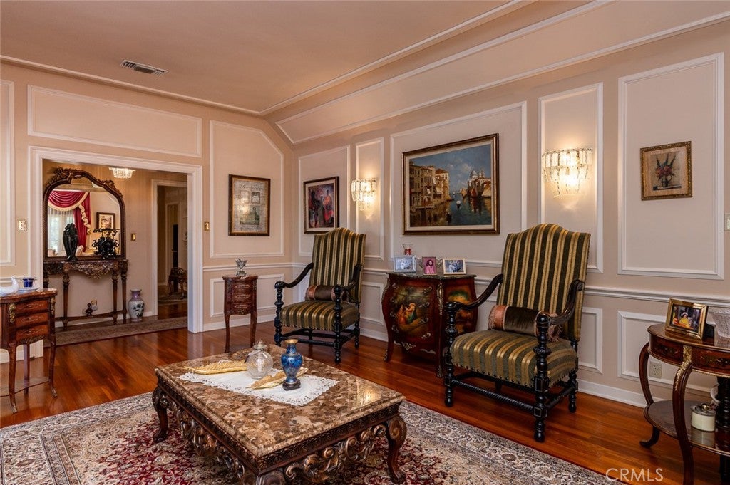 Glendale, California, 91207, United States, 4 Bedrooms Bedrooms, ,4 BathroomsBathrooms,Residential,Active,2030572