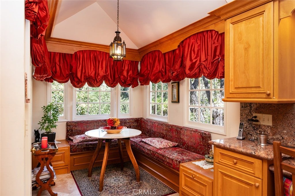 Glendale, California, 91207, United States, 4 Bedrooms Bedrooms, ,4 BathroomsBathrooms,Residential,Active,2030572