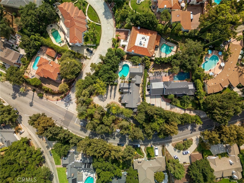 Glendale, California, 91207, United States, 4 Bedrooms Bedrooms, ,4 BathroomsBathrooms,Residential,Active,2030572