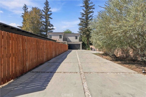 Photo of 8633 Zelzah AVE, Northridge, CA 91325 (MLS # SR26219772)