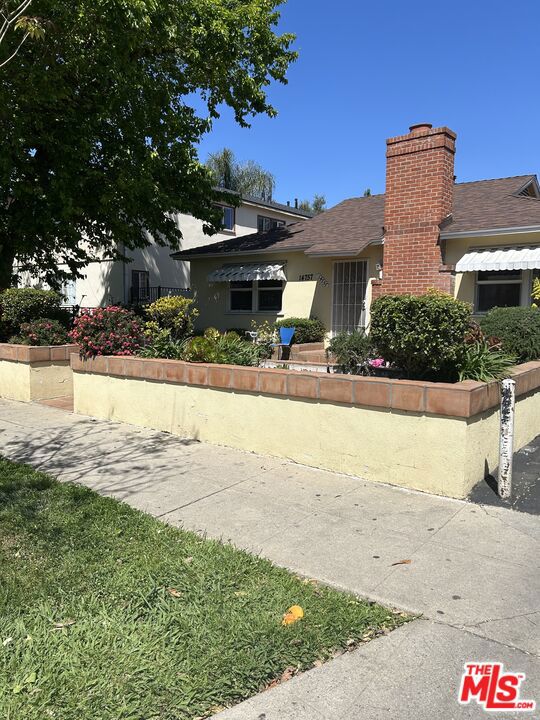 Free standing 2 bedroom one bath home with 3 one bedrooms behind it. Large lot, well maintained property.