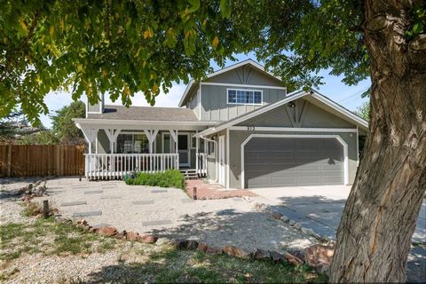 Photo of 913 Mount Doble Drive, Big Bear, CA 92314 (MLS # 219131319DA)