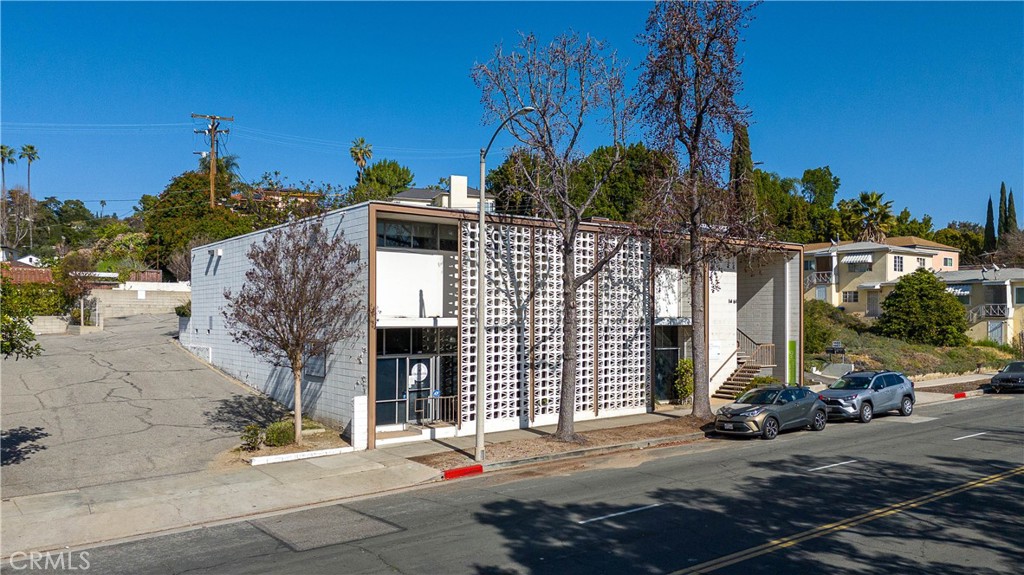 1461 E Chevy Chase Drive