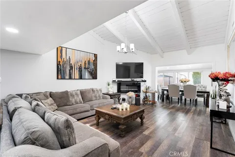 2011 W Katella Ave, Anaheim, CA 92804 - MLS#: SR26039008