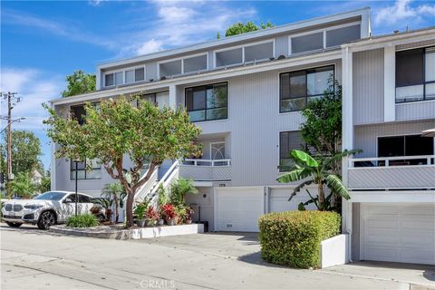 Photo of 2 Escapade Court, Newport Beach, CA 92663 (MLS # OC26078160)