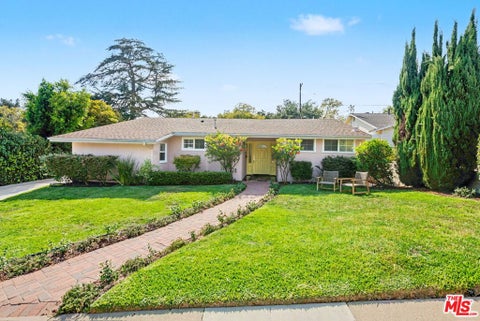 Photo of 975 Pepperhill Road, Pasadena, CA 91107 (MLS # 26984867)