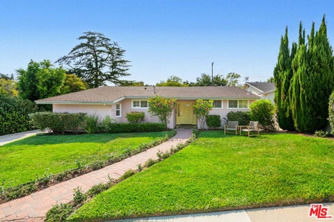 Photo of 975 Pepperhill Road, Pasadena, CA 91107 (MLS # 26984867)