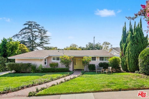 Photo of 975 Pepperhill Road, Pasadena, CA 91107 (MLS # 26984867)