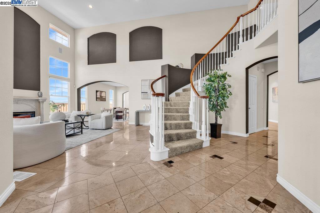 48912 Crown Ridge Cmn