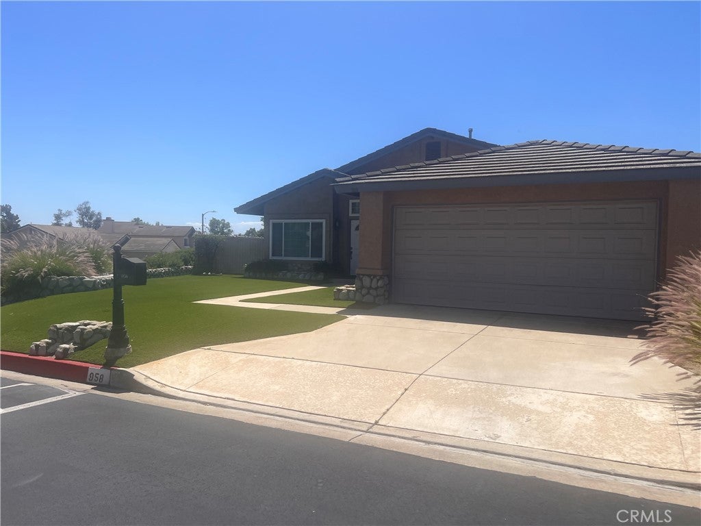 958 Falcon View ST