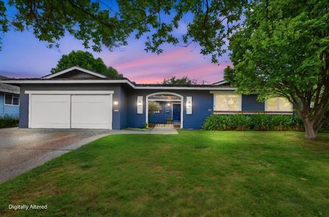 Photo of 2337 Walden Square, San Jose, CA 95124 (MLS # ML82048388)