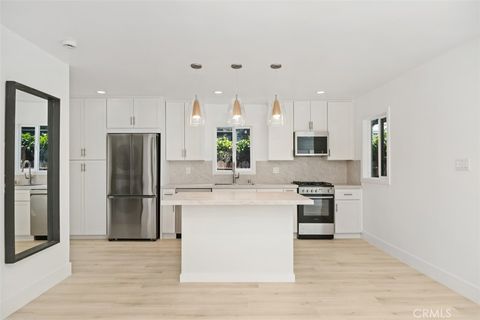 Photo of 23 Rose Avenue, Venice, CA 90291 (MLS # OC26068863)