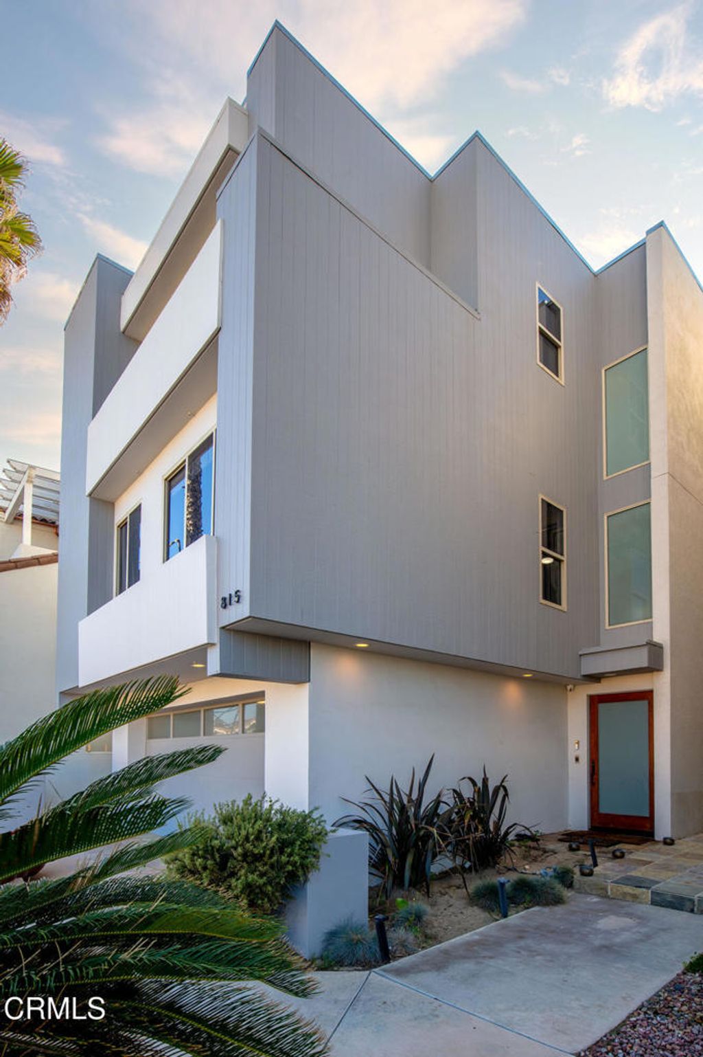 Photo of 815 Mandalay Beach Road, Oxnard, CA 93035 (MLS # V1-33556)