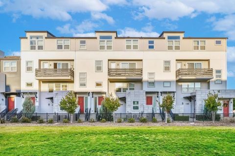 Photo of 621 Blackbury Lane, San Jose, CA 95133 (MLS # ML82044930)