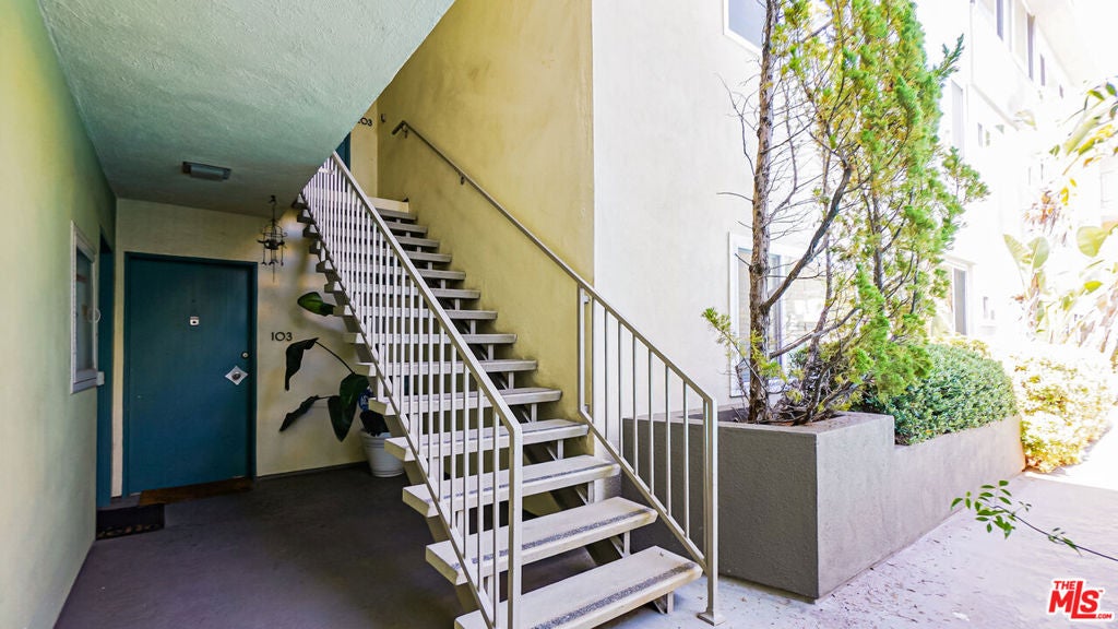 Photo of 1525 N Hayworth Avenue #204, Los Angeles, CA 90046 (MLS # 26864975)
