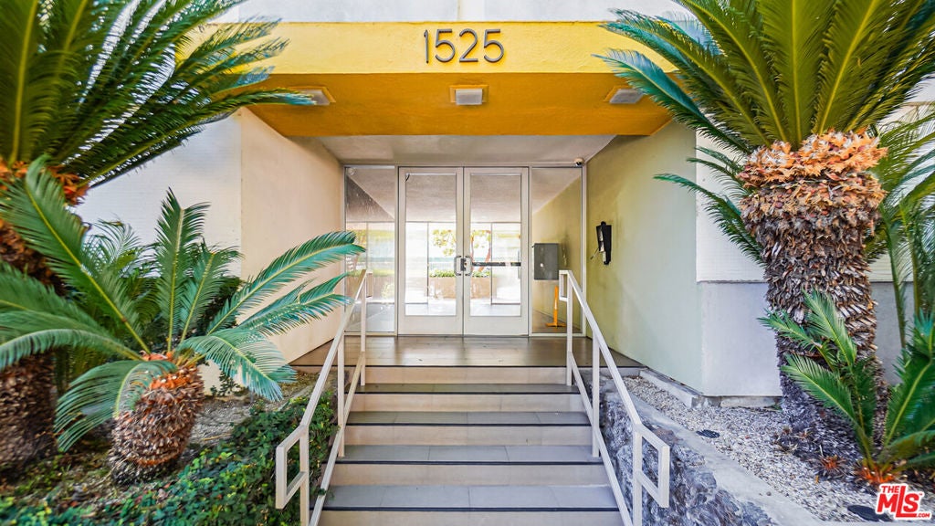 1525 N Hayworth Avenue 204, Los Angeles CA 90046