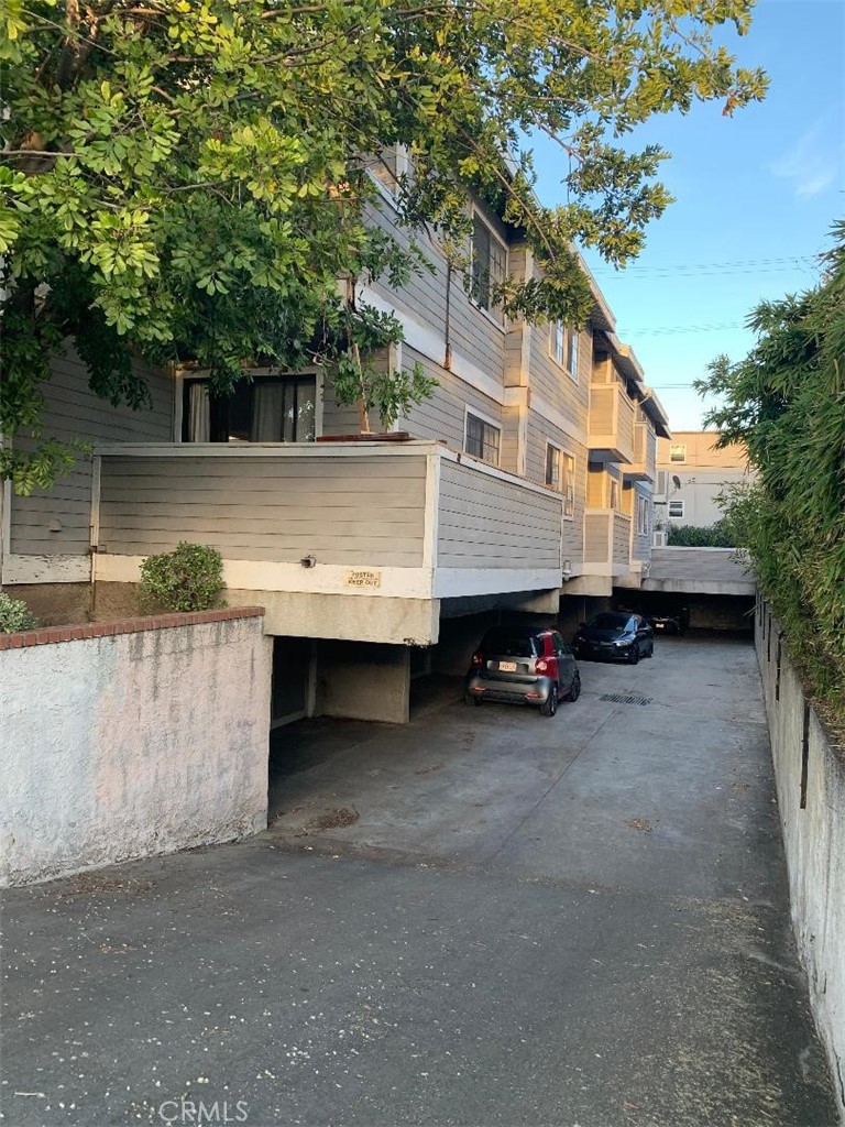 The property is a 5-unit apartment. It is under the foreclosure process. Motivate the seller.
