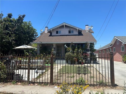 Photo of 927 W 48th Street, Los Angeles, CA 90037 (MLS # WS26131733)