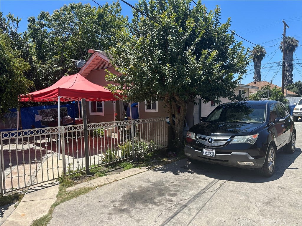 927 W 48th Street