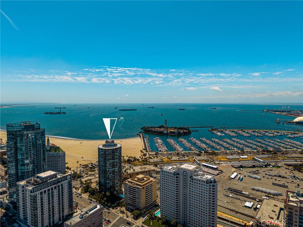 700 E Ocean 706