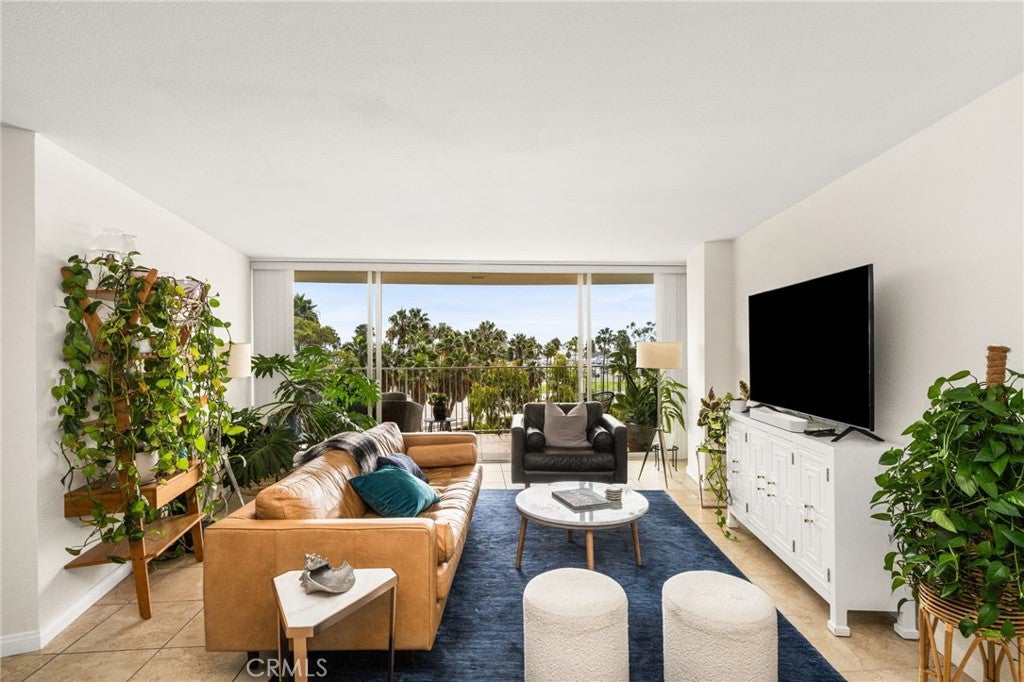 700 E Ocean 706