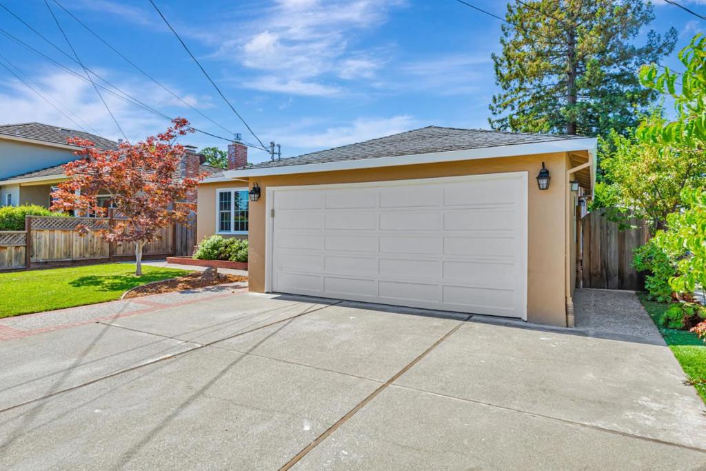 520 Topaz Street