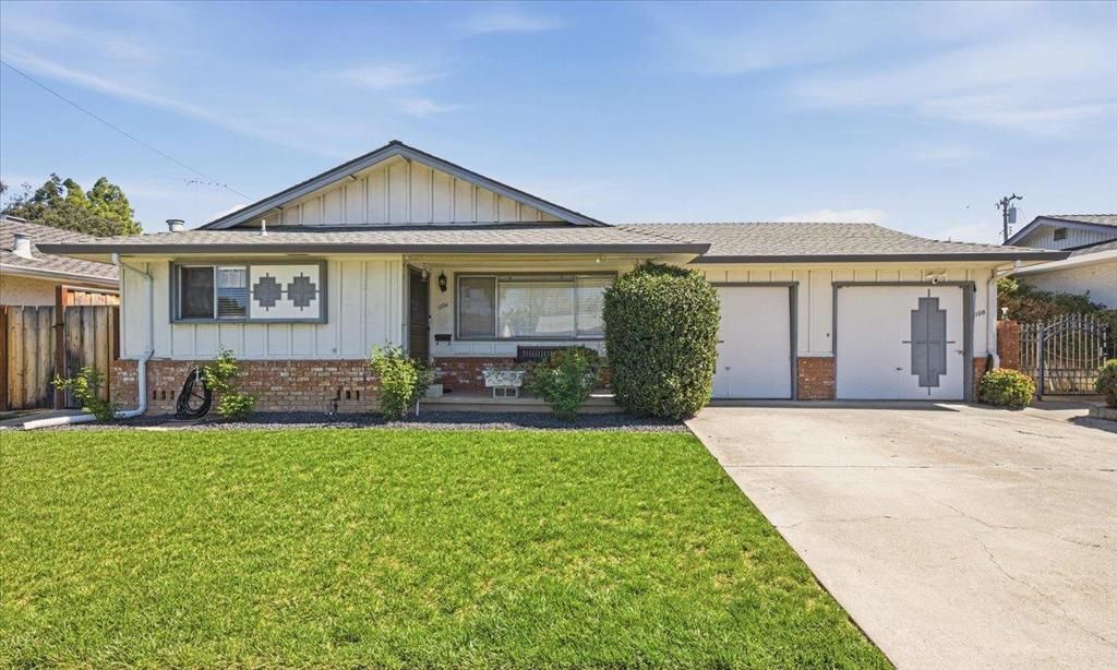 Photo of 1106 Boynton Avenue #1106, San Jose, CA 95117 (MLS # ML82040254)