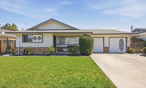 Photo of 1106 Boynton Avenue #1106, San Jose, CA 95117 (MLS # ML82040254)